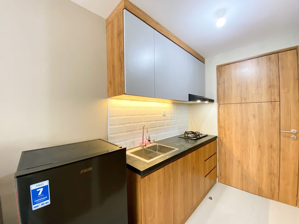 Apartment | Private kitchen | Full-size fridge, stovetop