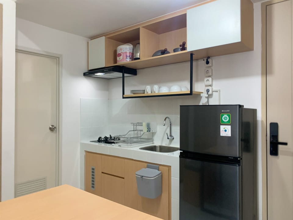 Apartment, 2 Bedrooms | Private kitchen | Full-size fridge, stovetop