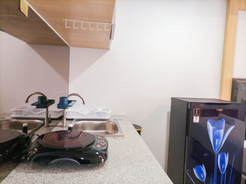 Apartment | Private kitchen | Full-size fridge, stovetop