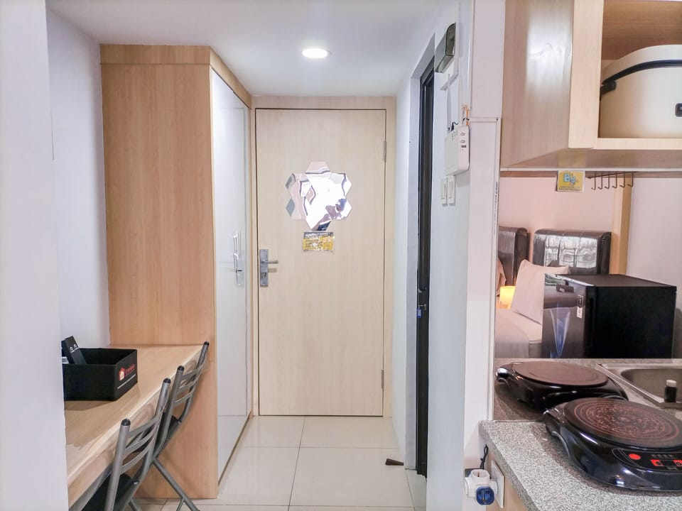 Apartment | Private kitchen | Full-size fridge, stovetop