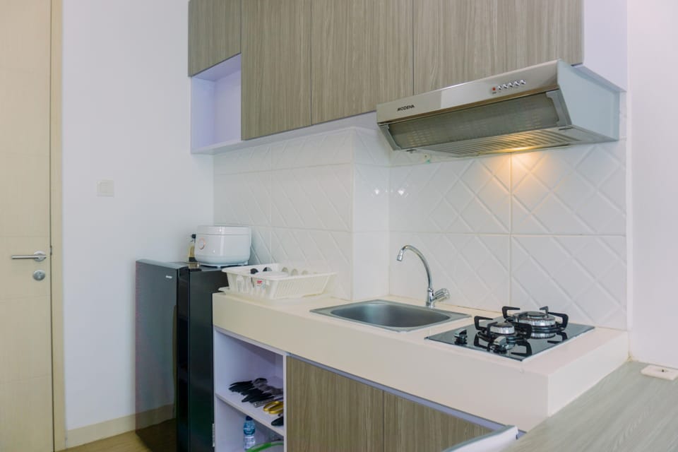 Apartment | Private kitchen | Full-size fridge, stovetop