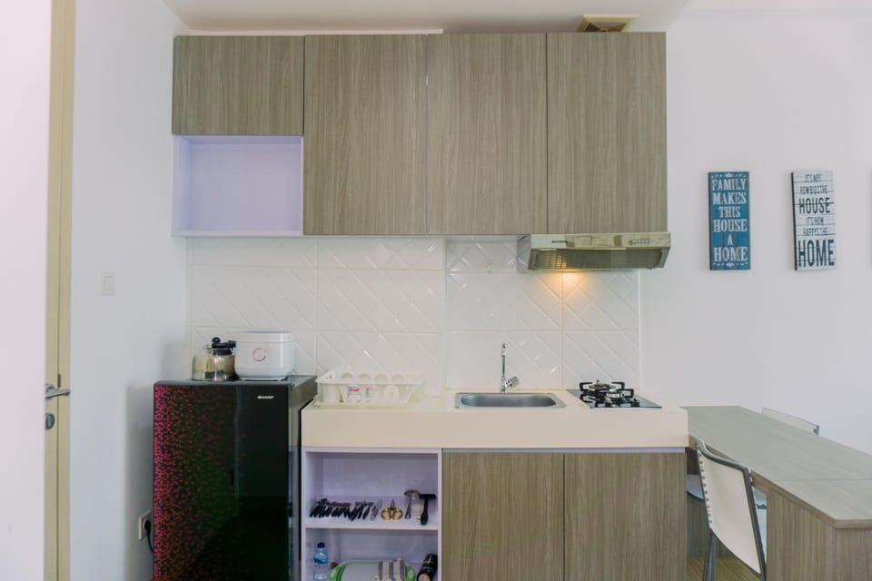 Apartment | Private kitchen | Full-size fridge, stovetop