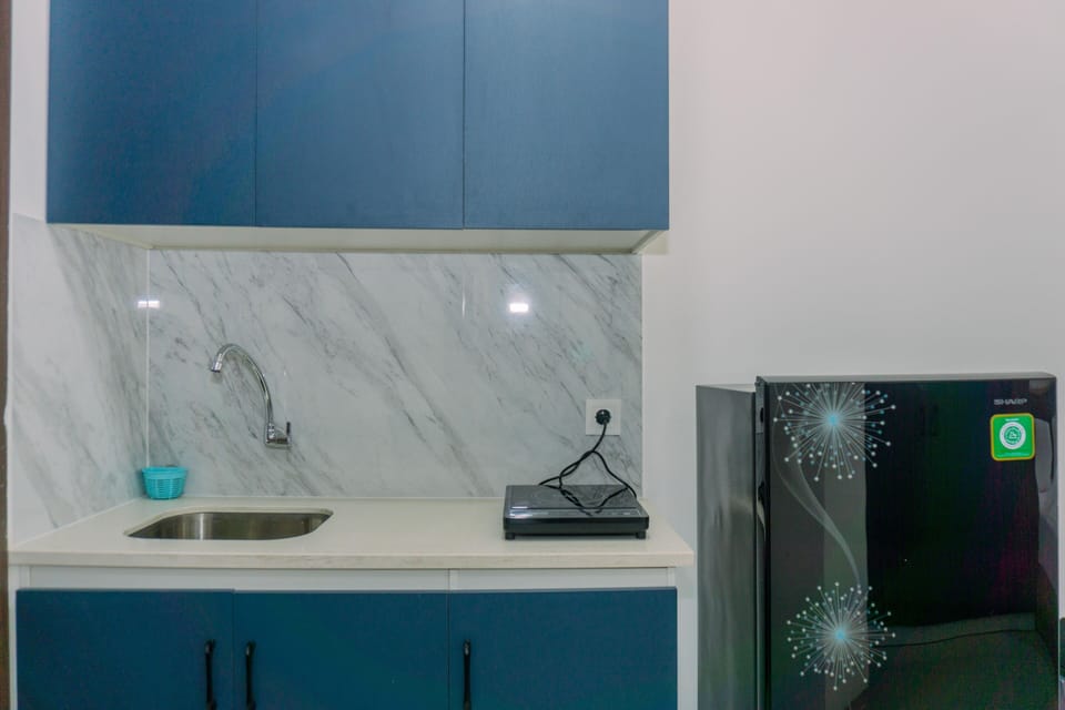 Apartment, 2 Bedrooms | Private kitchen | Full-size fridge, stovetop