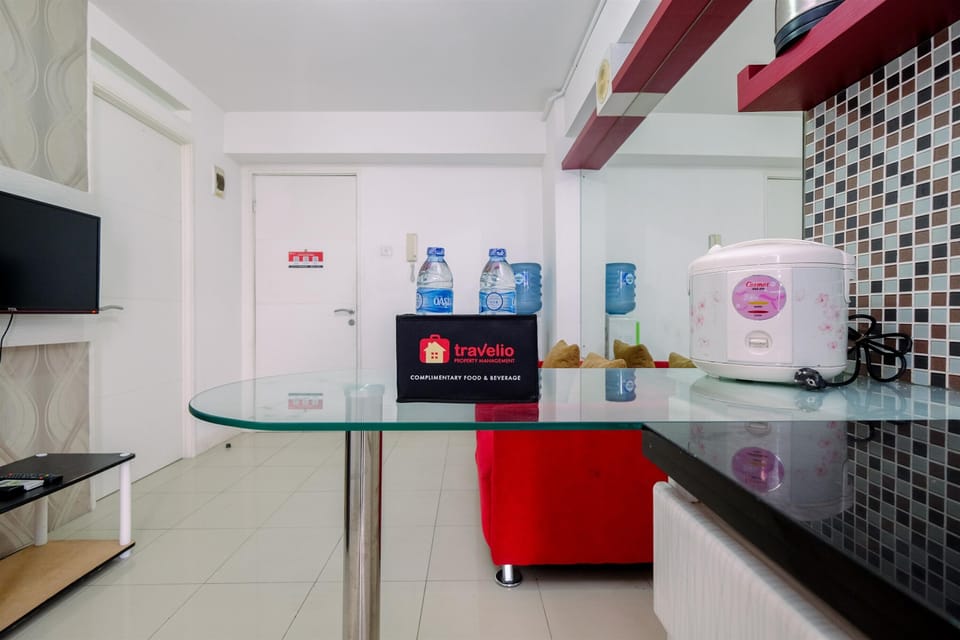 Apartment, 2 Bedrooms | Living area