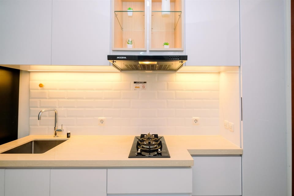 Apartment | Private kitchen | Full-size fridge, stovetop