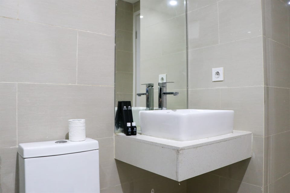 Homey And Comfort Living 2Br At Daan Mogot City Apartment Apartment in Jakarta