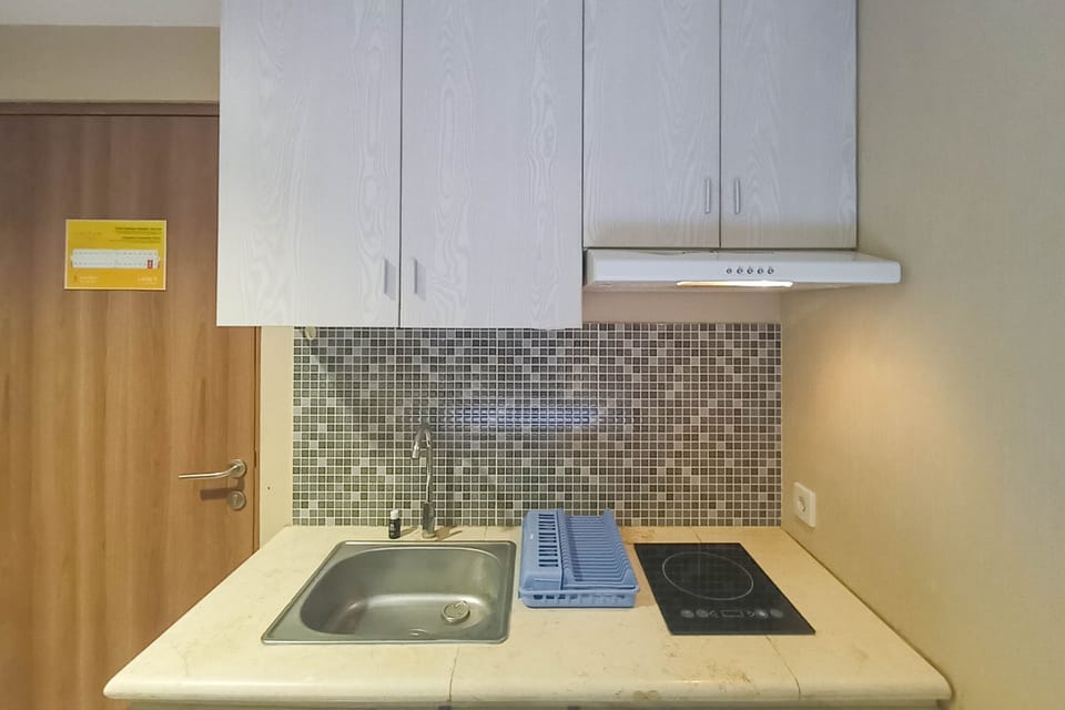 Apartment | Private kitchen | Full-size fridge, stovetop
