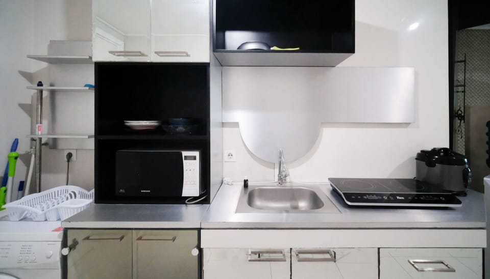 Apartment, 1 Bedroom | Private kitchen | Full-size fridge, stovetop