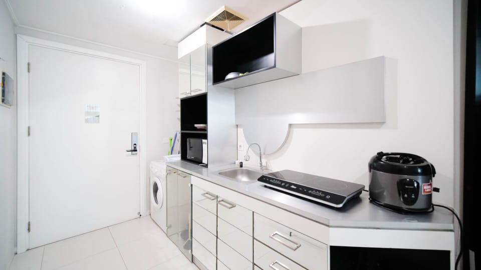 Apartment, 1 Bedroom | Private kitchen | Full-size fridge, stovetop