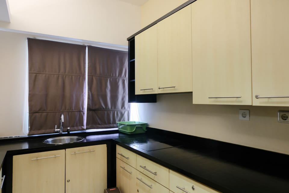 Apartment, 3 Bedrooms | Private kitchen | Full-size fridge, stovetop