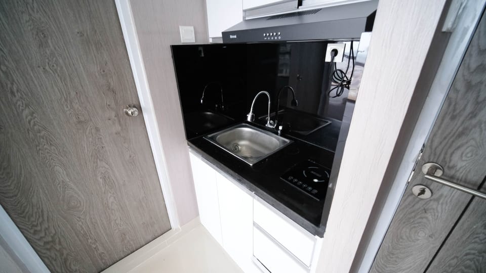 Apartment | Private kitchen | Full-size fridge, stovetop