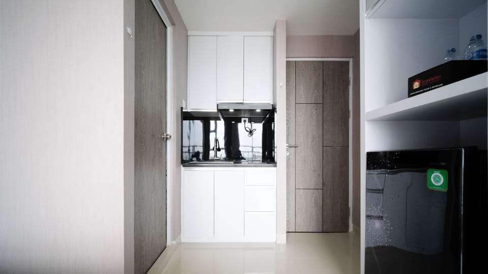 Apartment | Private kitchen | Full-size fridge, stovetop