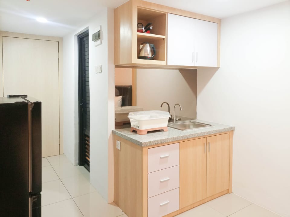 Full-size fridge, stovetop