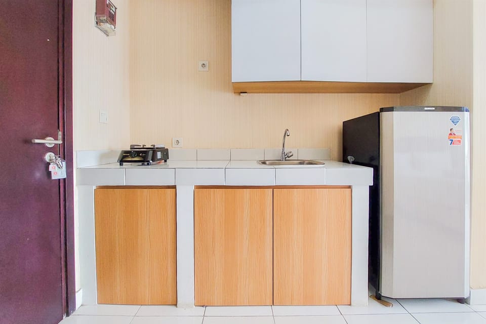 Apartment | Private kitchen | Full-size fridge, stovetop