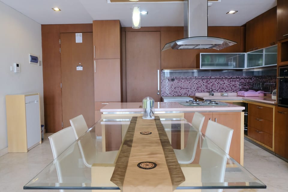 Apartment, 3 Bedrooms | Private kitchen | Full-size fridge, stovetop