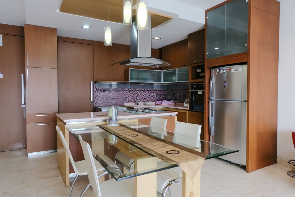 Full-size fridge, stovetop