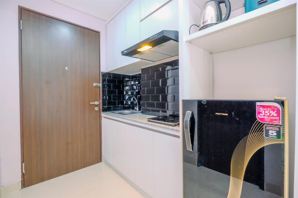 Apartment | Private kitchen | Full-size fridge, stovetop