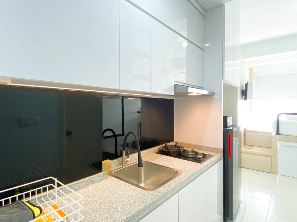 Apartment | Private kitchen | Full-size fridge, stovetop