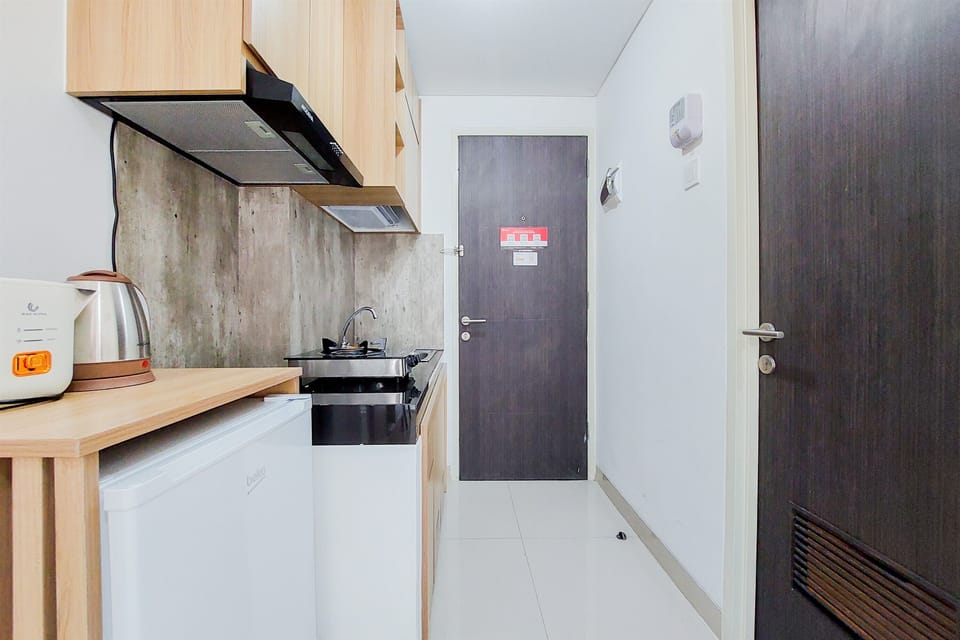 Apartment | Private kitchen | Full-size fridge, stovetop