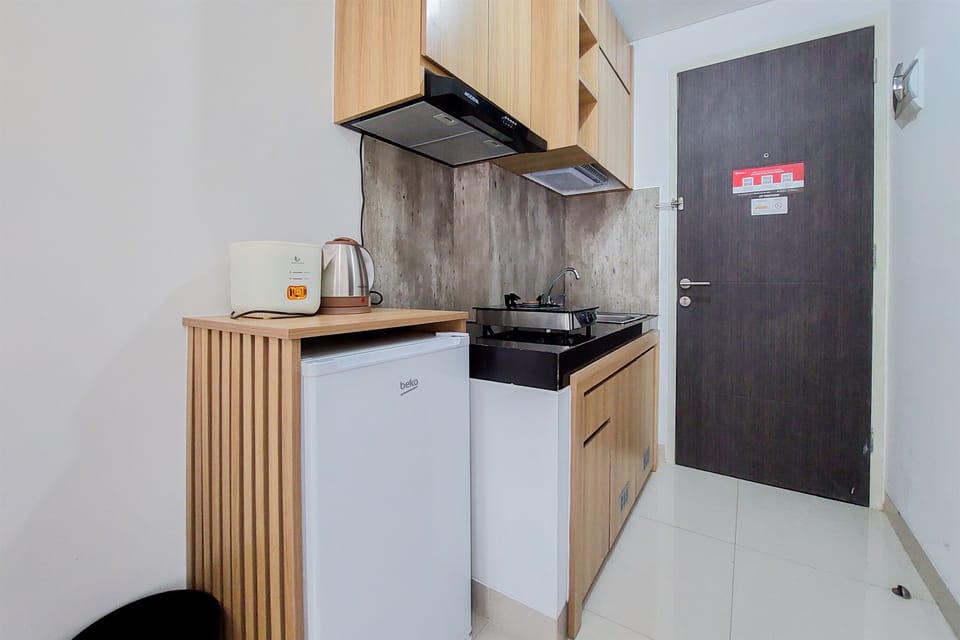Apartment | Private kitchen | Full-size fridge, stovetop