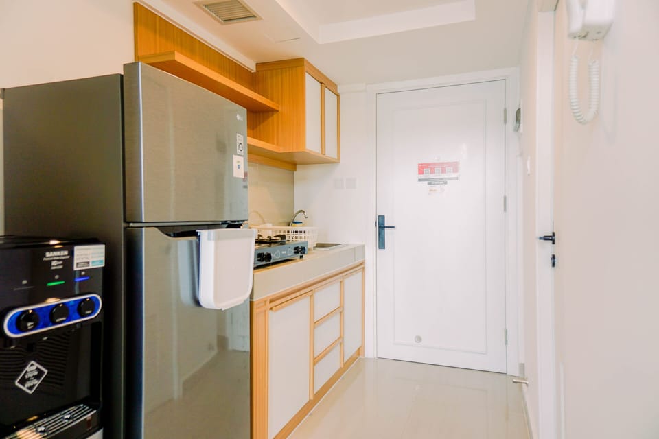 Apartment | Private kitchen | Full-size fridge, stovetop