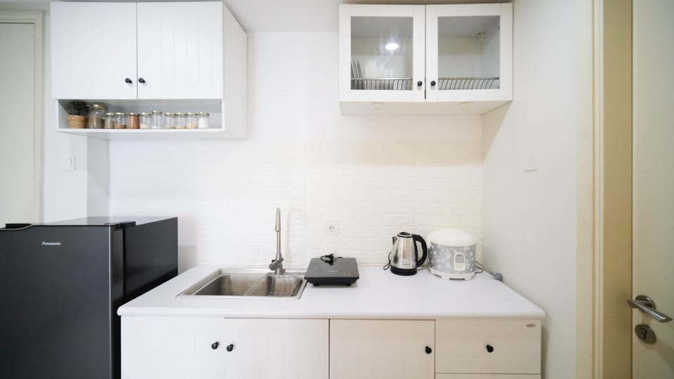Apartment, 2 Bedrooms | Private kitchen | Full-size fridge, stovetop