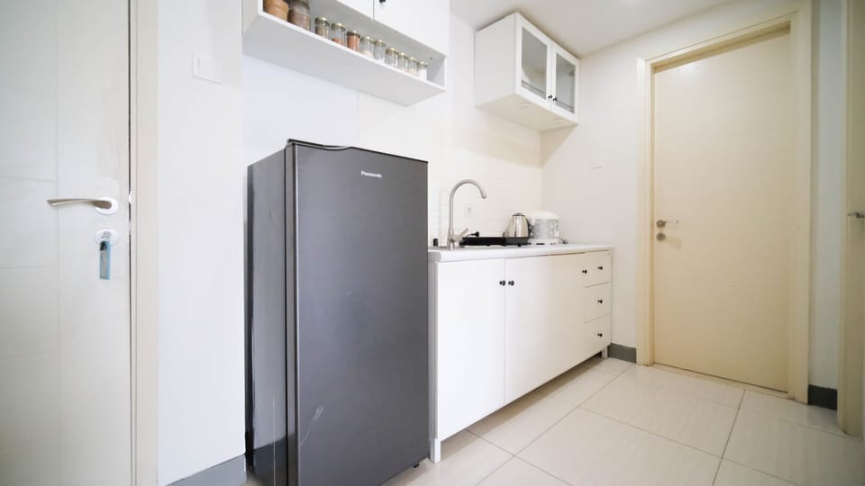 Apartment, 2 Bedrooms | Private kitchen | Full-size fridge, stovetop
