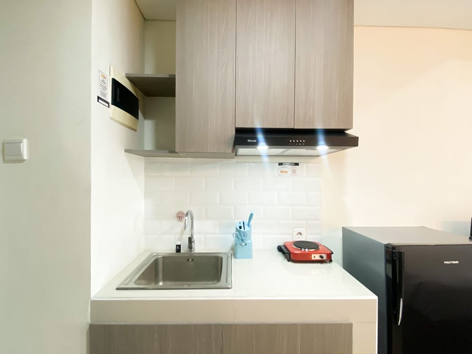 Apartment | Private kitchen | Full-size fridge, stovetop
