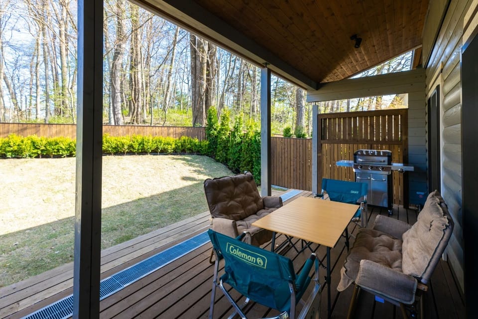 Flori wood deck