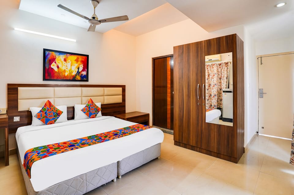 Luxury Suite | Egyptian cotton sheets, premium bedding, in-room safe, free WiFi