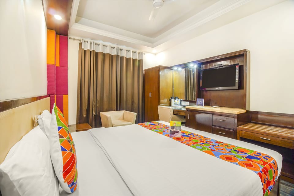 Egyptian cotton sheets, premium bedding, in-room safe, free WiFi