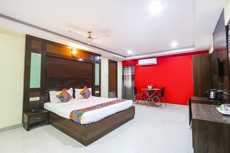 Executive Room | Egyptian cotton sheets, premium bedding, in-room safe, desk