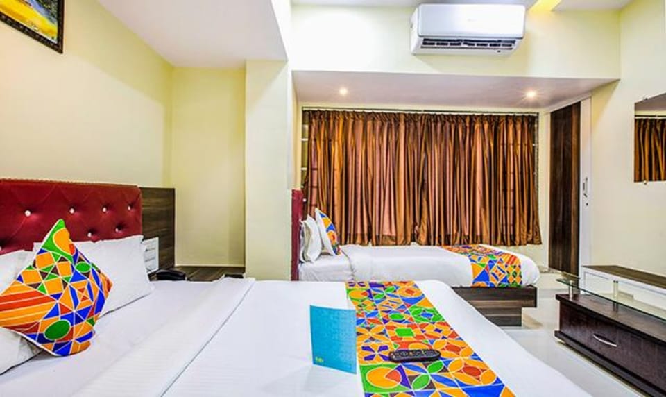Egyptian cotton sheets, premium bedding, in-room safe, desk