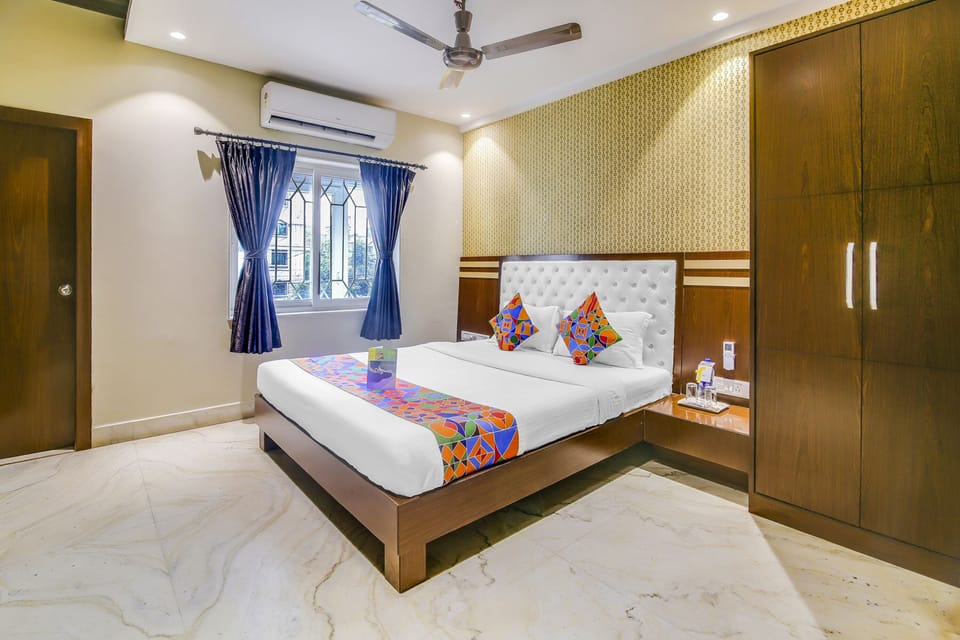 Deluxe Room | Egyptian cotton sheets, premium bedding, in-room safe, desk