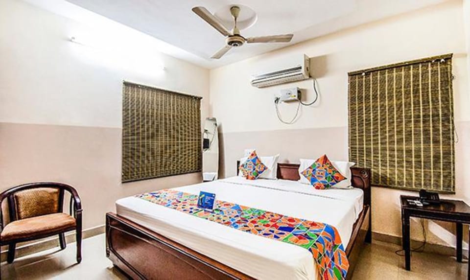 Deluxe Room | Egyptian cotton sheets, premium bedding, in-room safe, desk