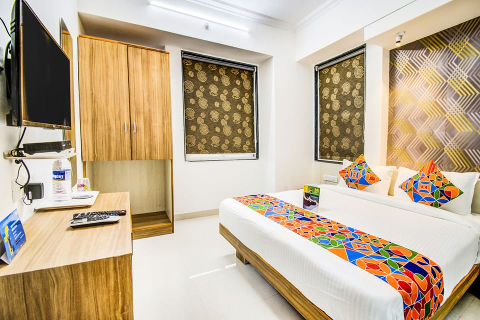 Deluxe Room | Egyptian cotton sheets, premium bedding, in-room safe, desk