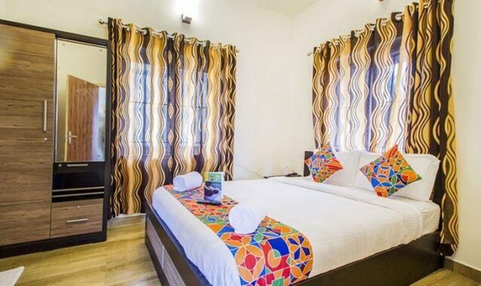 Deluxe Room | Egyptian cotton sheets, premium bedding, in-room safe, desk