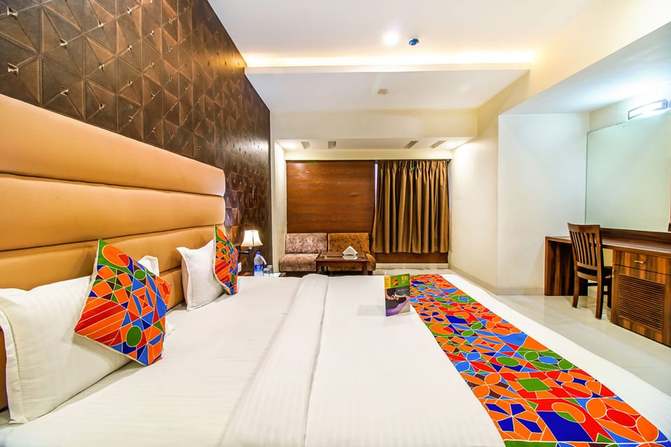 Egyptian cotton sheets, premium bedding, in-room safe, desk
