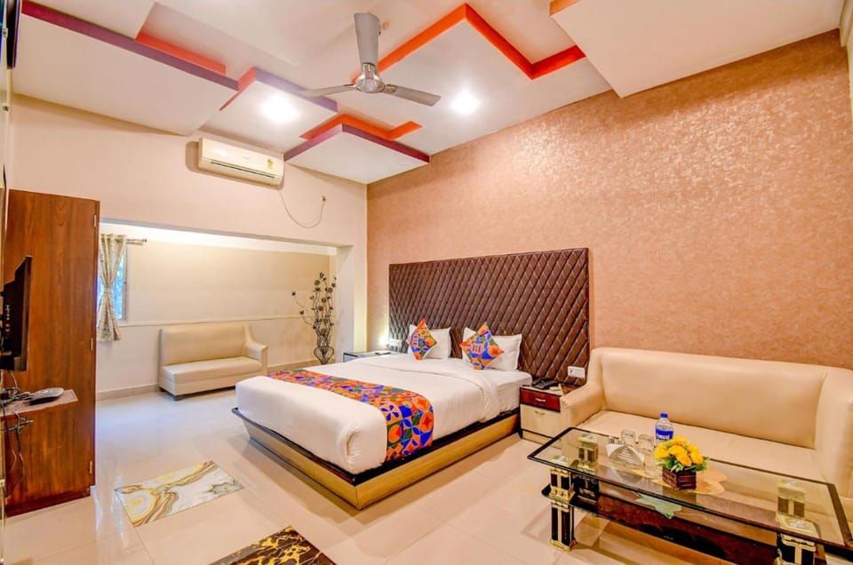 Egyptian cotton sheets, premium bedding, in-room safe, free WiFi
