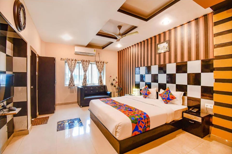 Egyptian cotton sheets, premium bedding, in-room safe, WiFi (free)