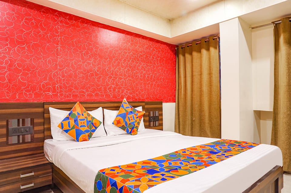 Egyptian cotton sheets, premium bedding, in-room safe, free WiFi