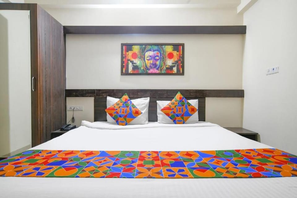 Egyptian cotton sheets, premium bedding, in-room safe, WiFi (free)