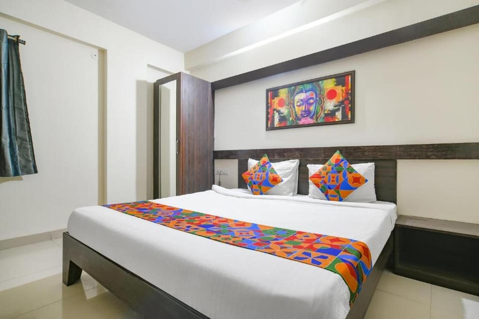 Egyptian cotton sheets, premium bedding, in-room safe, WiFi (free)