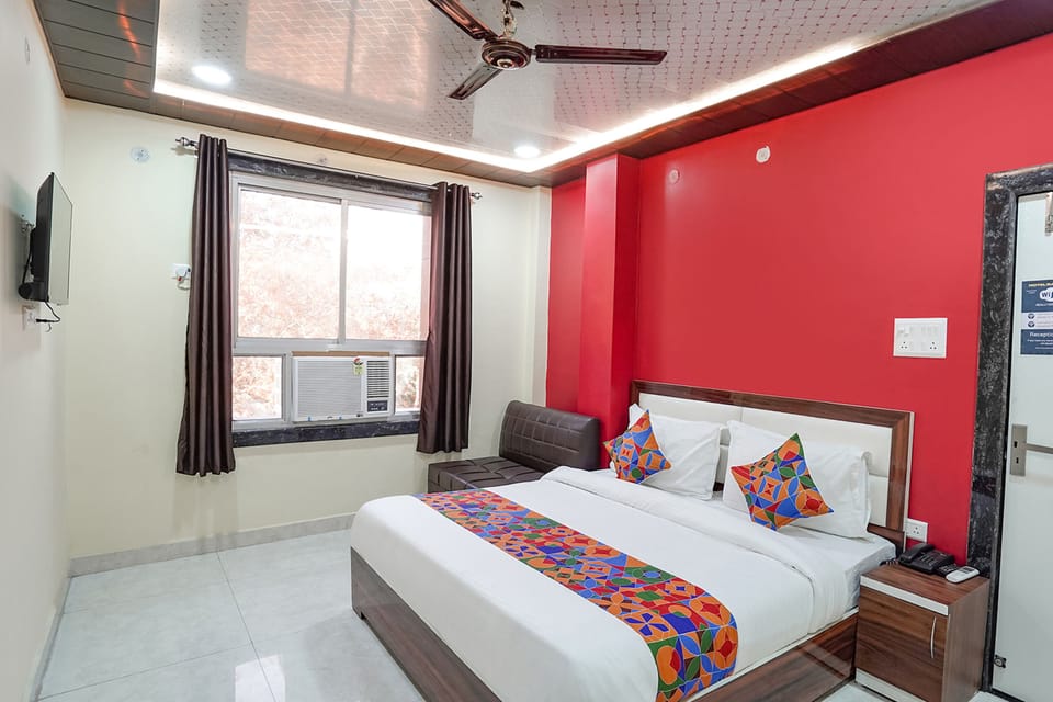 Deluxe Room | Egyptian cotton sheets, premium bedding, in-room safe, soundproofing
