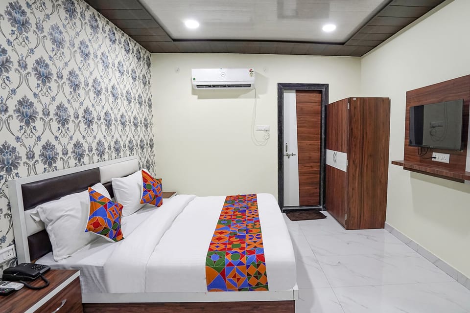 Egyptian cotton sheets, premium bedding, in-room safe, soundproofing
