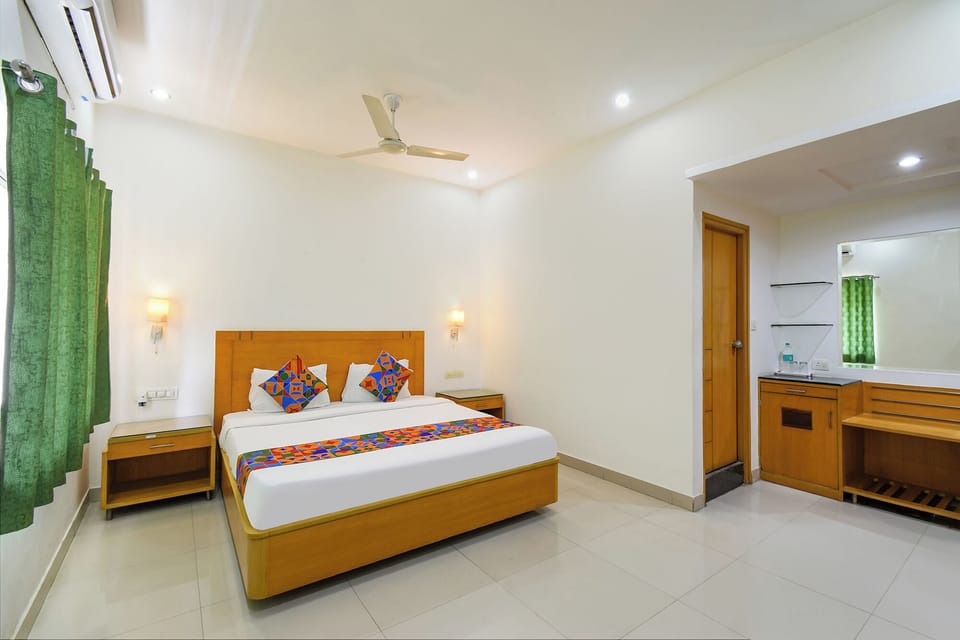 Egyptian cotton sheets, premium bedding, in-room safe, free WiFi