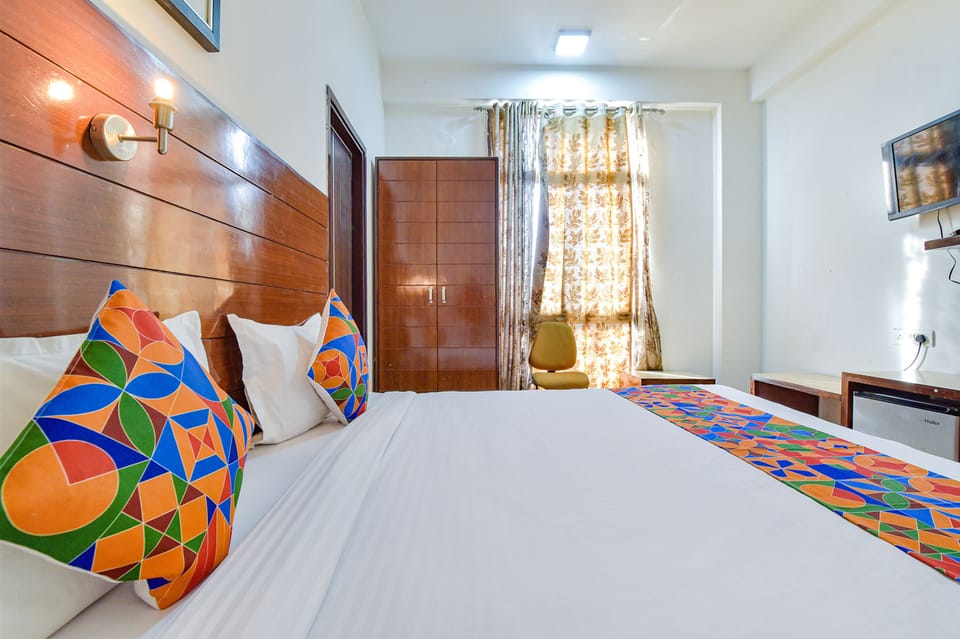 Egyptian cotton sheets, premium bedding, in-room safe, free WiFi