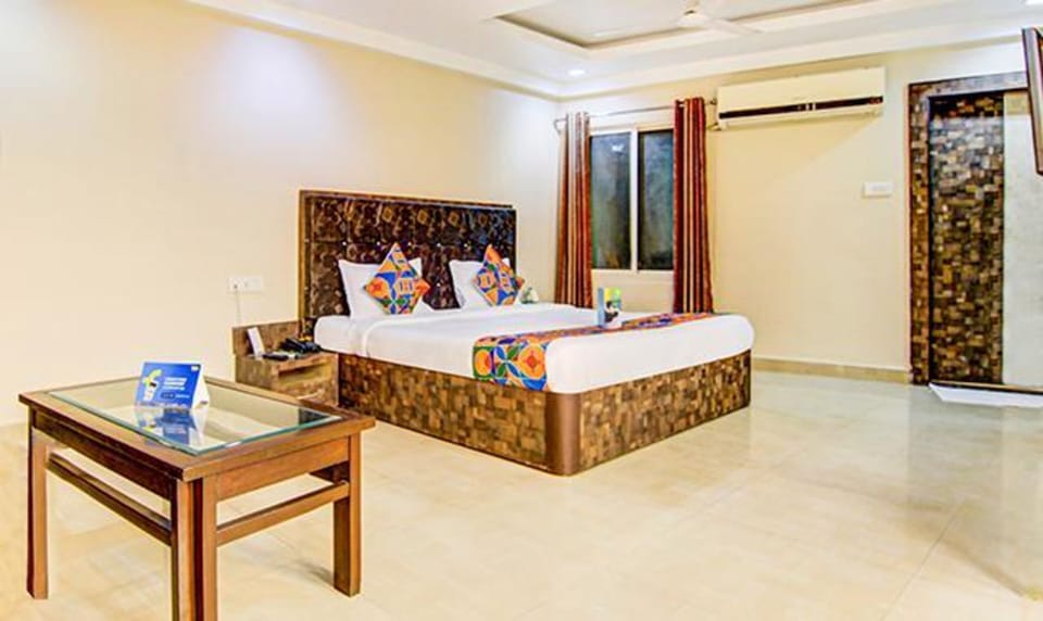 Premium Room | Egyptian cotton sheets, premium bedding, in-room safe, WiFi (free)