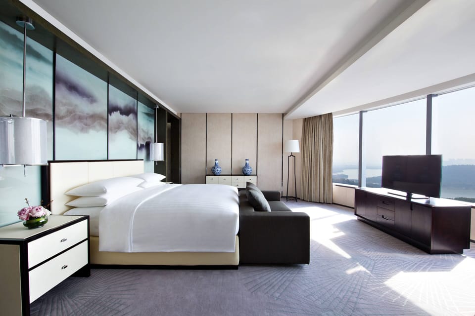 Premium bedding, minibar, in-room safe, desk