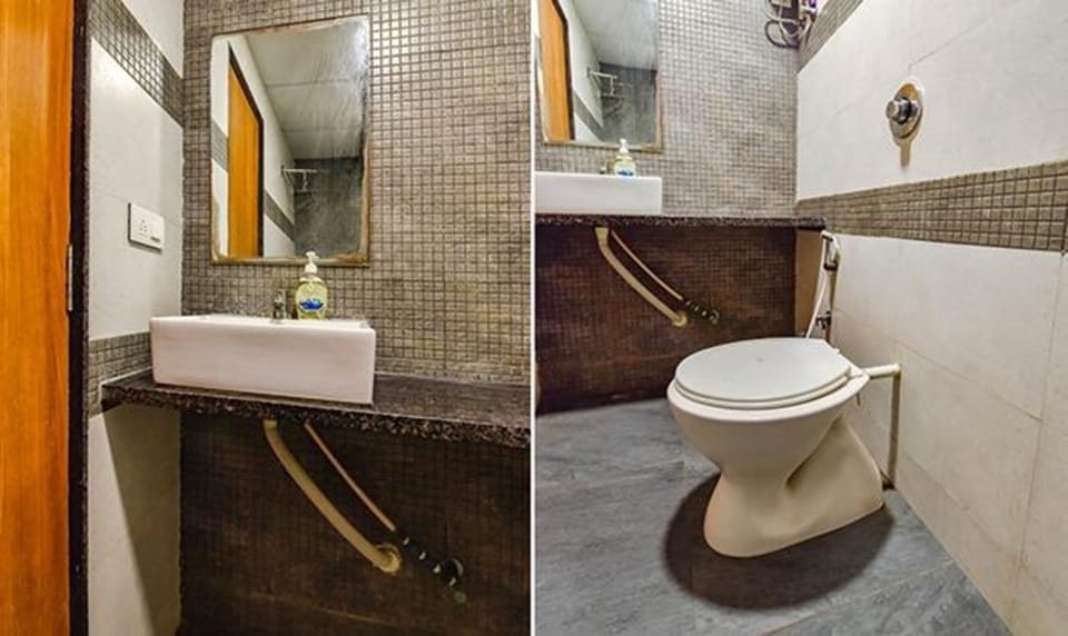 Shower, rainfall showerhead, free toiletries, towels